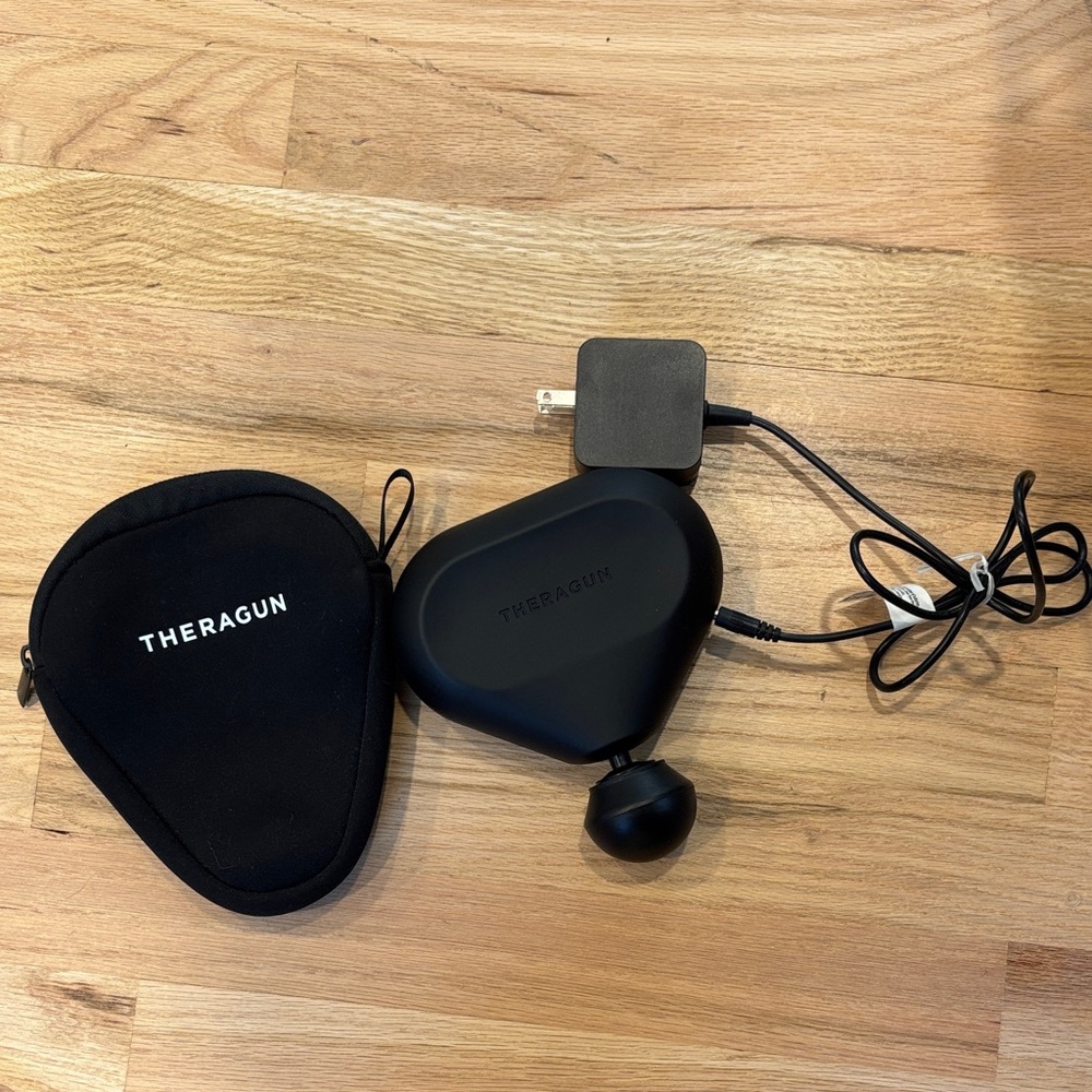 Theragun mini in black with case and charger (not working)